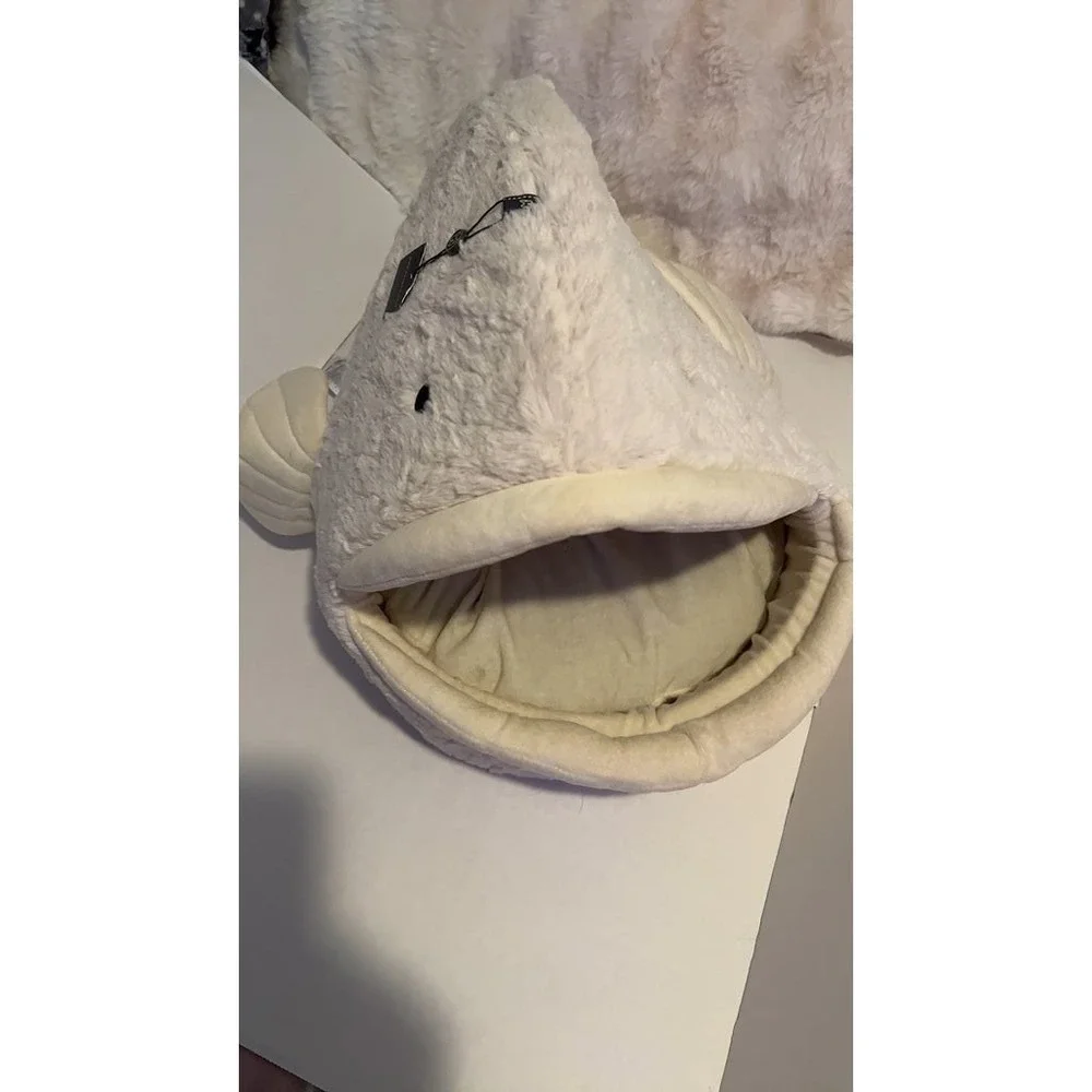 Nandog Pet Gear Cozy Shark Pet Bed